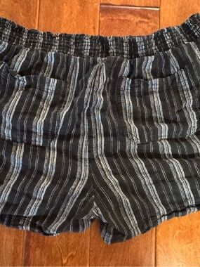 Briggs New York Black and White Striped Women’s Shorts